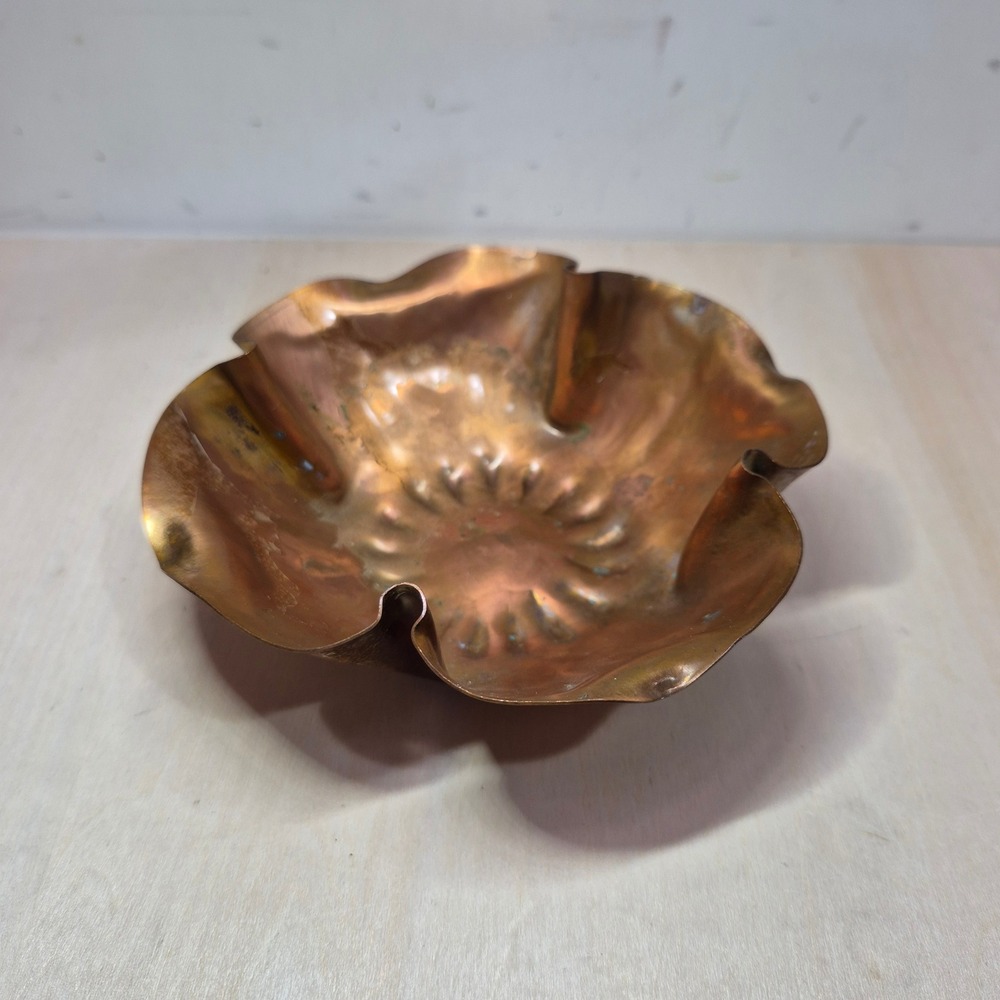 Gregorian Copper Hand Hammered Ruffled Flower Bowl Made in USA Vintage 4.5"
